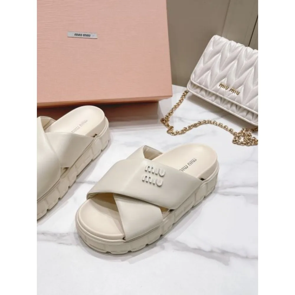 2026 お気に入りの上品 MIU MIU ミュウミュウ レディーススリッパ 商品画像 5