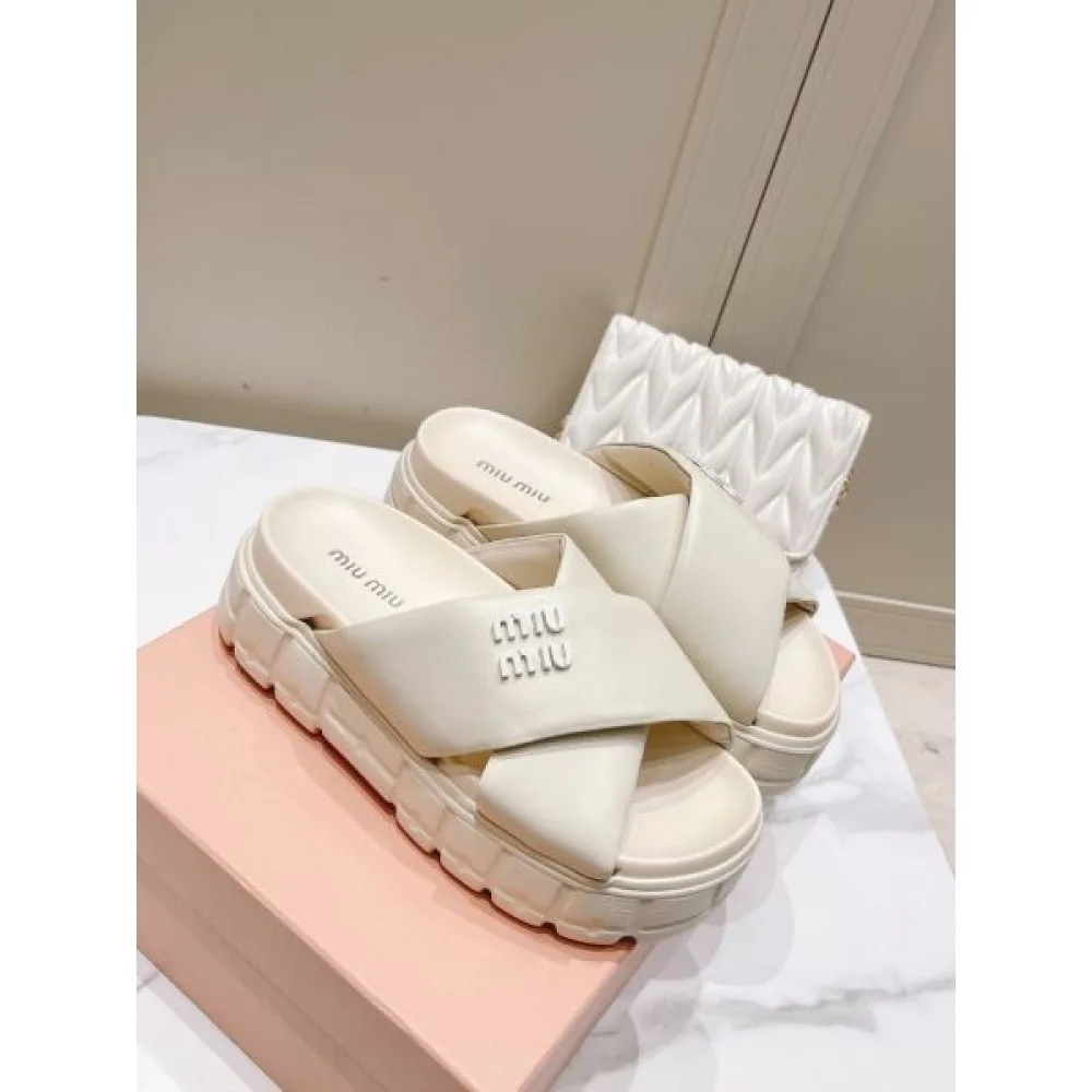 2026 お気に入りの上品 MIU MIU ミュウミュウ レディーススリッパ 商品画像 6