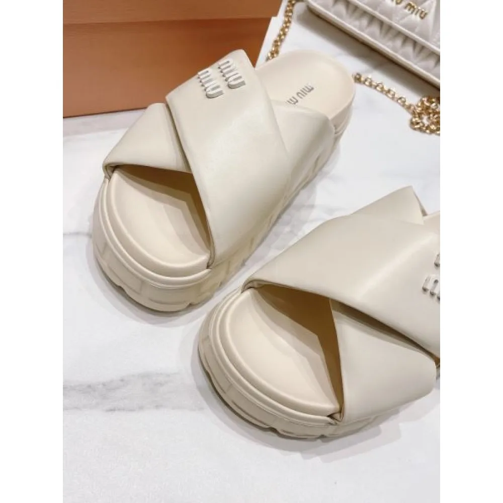 2026 お気に入りの上品 MIU MIU ミュウミュウ レディーススリッパ 商品画像 8