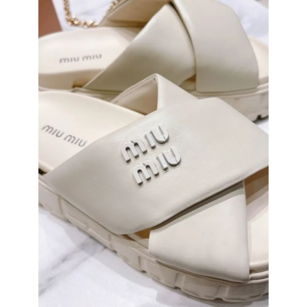 2026 お気に入りの上品 MIU MIU ミュウミュウ レディーススリッパ 商品画像 9