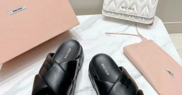 2026 お気に入りの上品 MIU MIU ミュウミュウ レディーススリッパ 商品画像 11