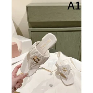 2026 TOPセラー賞受賞! MIU MIU ミュウミュウ レディーススリッパ 商品画像 1