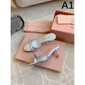 2026 最新大人気 MIU MIU ミュウミュウ レディースサンダル 商品画像 1