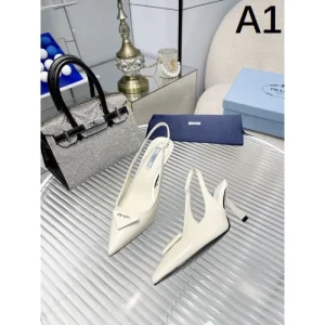 2026 今やセレブ御用達で大人気の PRADA プラダ レディースサンダル 商品画像 1