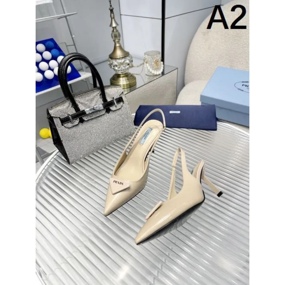2026 今やセレブ御用達で大人気の PRADA プラダ レディースサンダル 商品画像 2