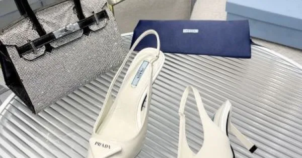 2026 今やセレブ御用達で大人気の PRADA プラダ レディースサンダル 商品画像 11