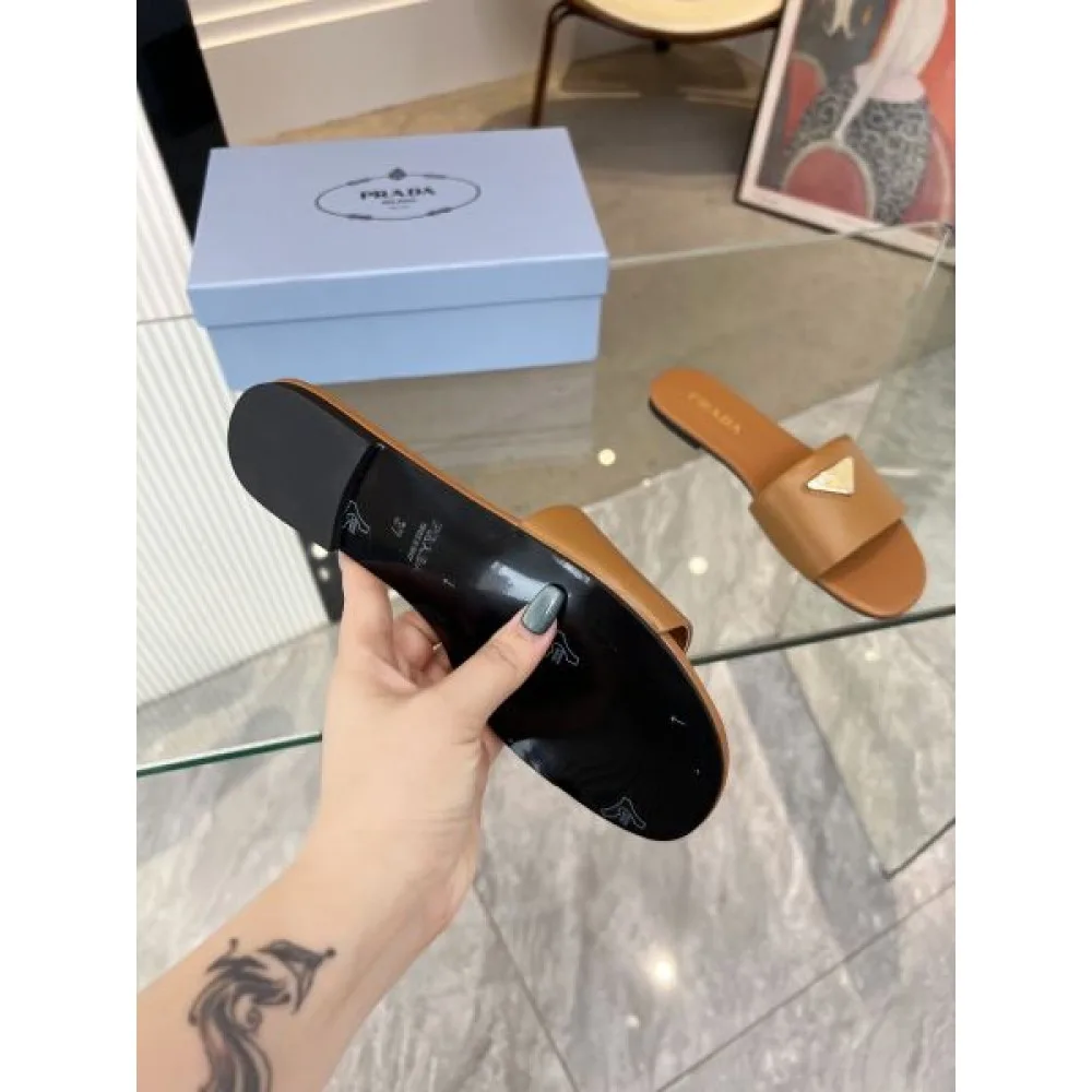 2026 セレブが今シーズン手に入れ PRADA プラダ レディーススリッパ 商品画像 9