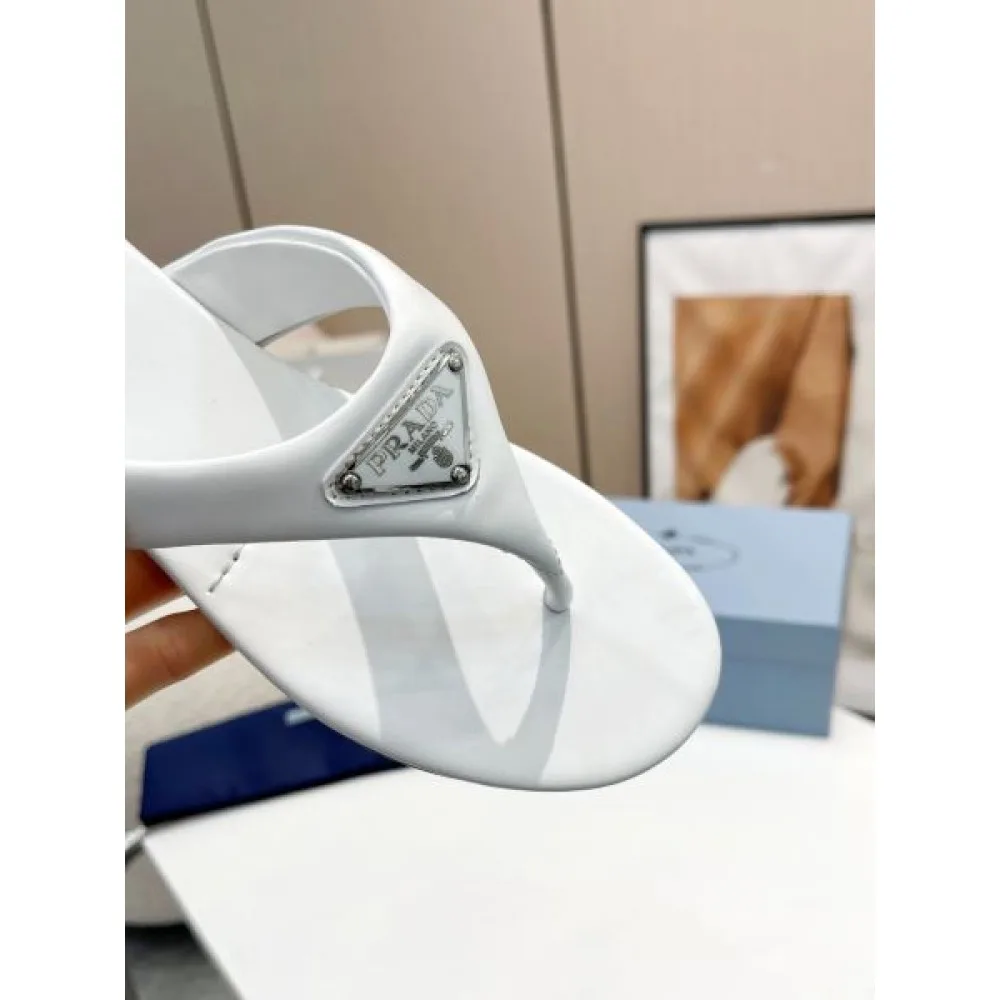 2026 おしゃれに見せるキーワード PRADA プラダ レディーススリッパ 商品画像 9