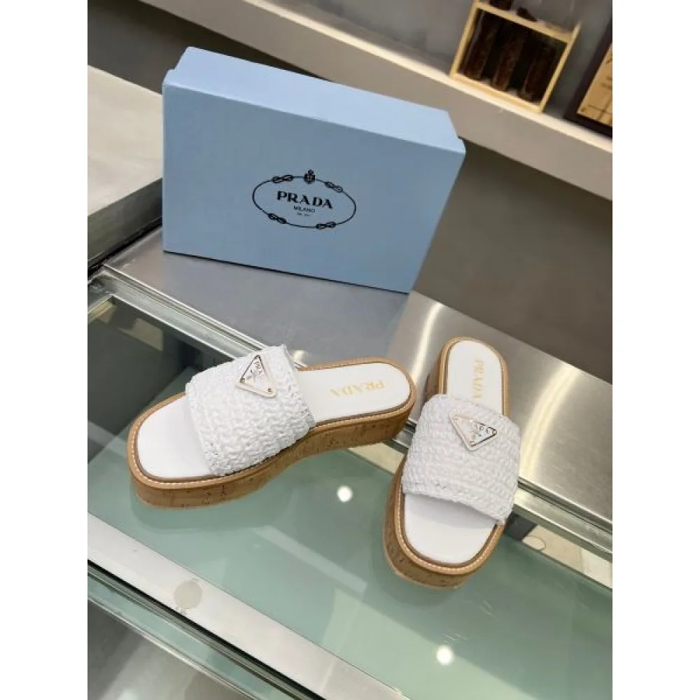 2026 抜け感のあるスタイルが完成 PRADA プラダ レディーススリッパ 商品画像 4