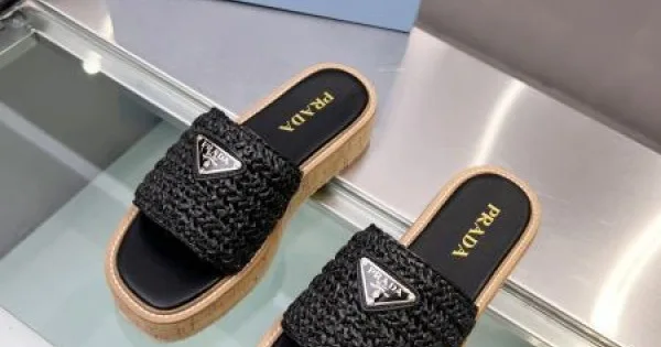 2026 抜け感のあるスタイルが完成 PRADA プラダ レディーススリッパ 商品画像 11