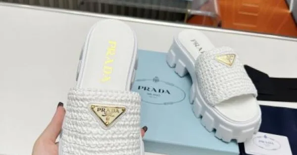 2026 カジュアルスタイルを軽快に PRADA プラダ レディーススリッパ 商品画像 11