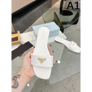 2026 海外でも若者たちに大人気な PRADA プラダ レディーススリッパ 商品画像 1