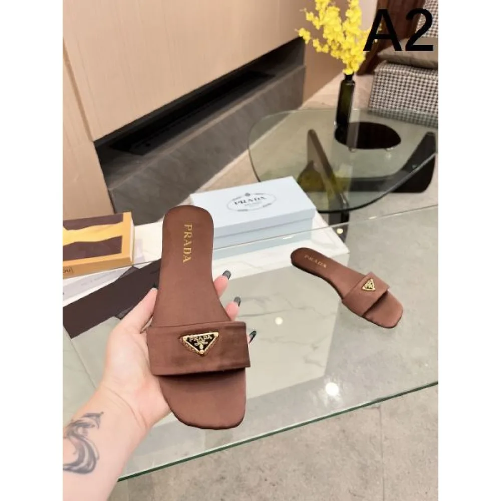 2026 海外でも若者たちに大人気な PRADA プラダ レディーススリッパ 商品画像 2