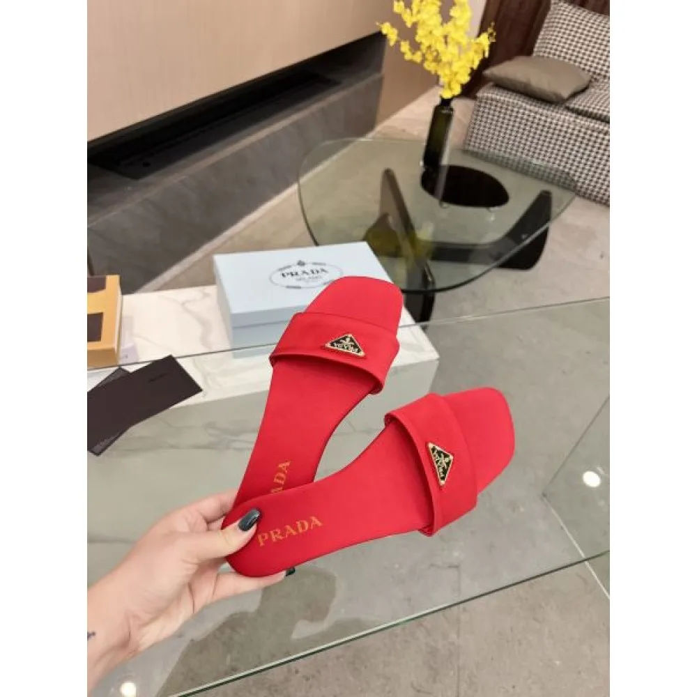 2026 海外でも若者たちに大人気な PRADA プラダ レディーススリッパ 商品画像 7