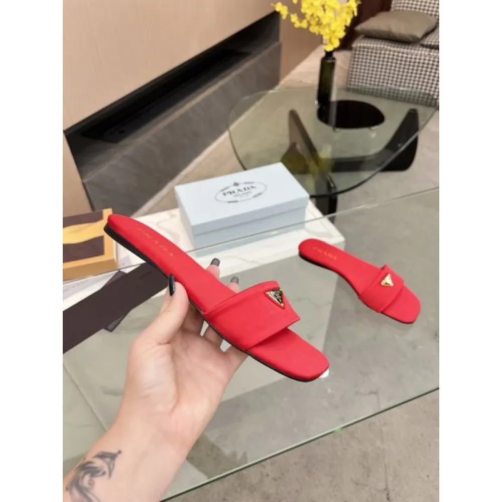 2026 海外でも若者たちに大人気な PRADA プラダ レディーススリッパ 商品画像 8