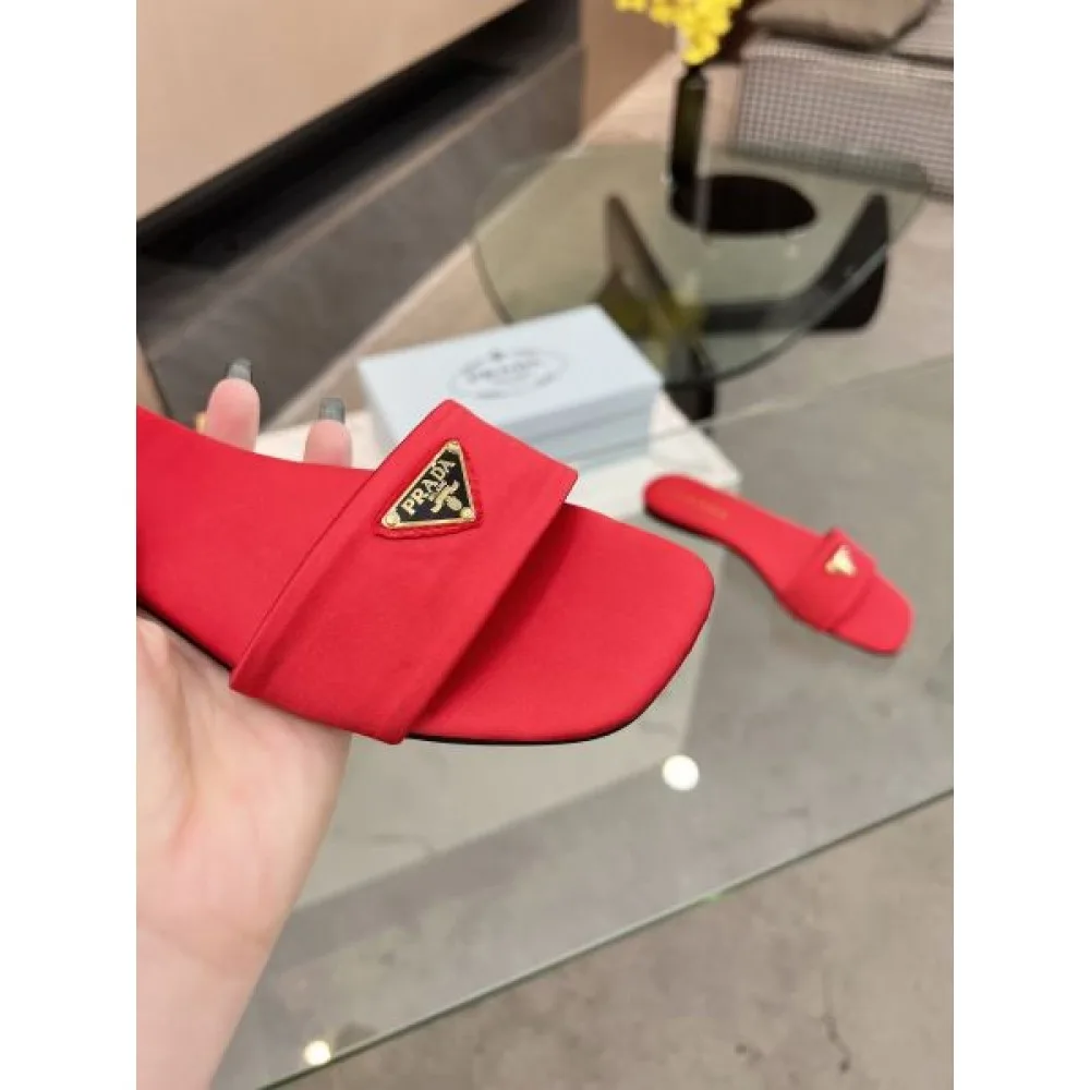 2026 海外でも若者たちに大人気な PRADA プラダ レディーススリッパ 商品画像 9