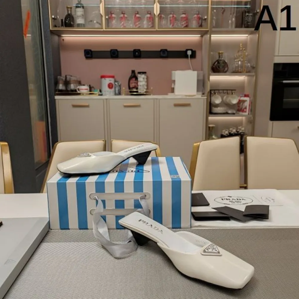 2026 夏に欠かせないアイテム PRADA プラダ レディースサンダル 商品画像 1