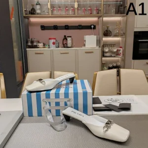 2026 新作限定めっちゃ綺麗色 PRADA プラダ レディースサンダル 商品画像 1