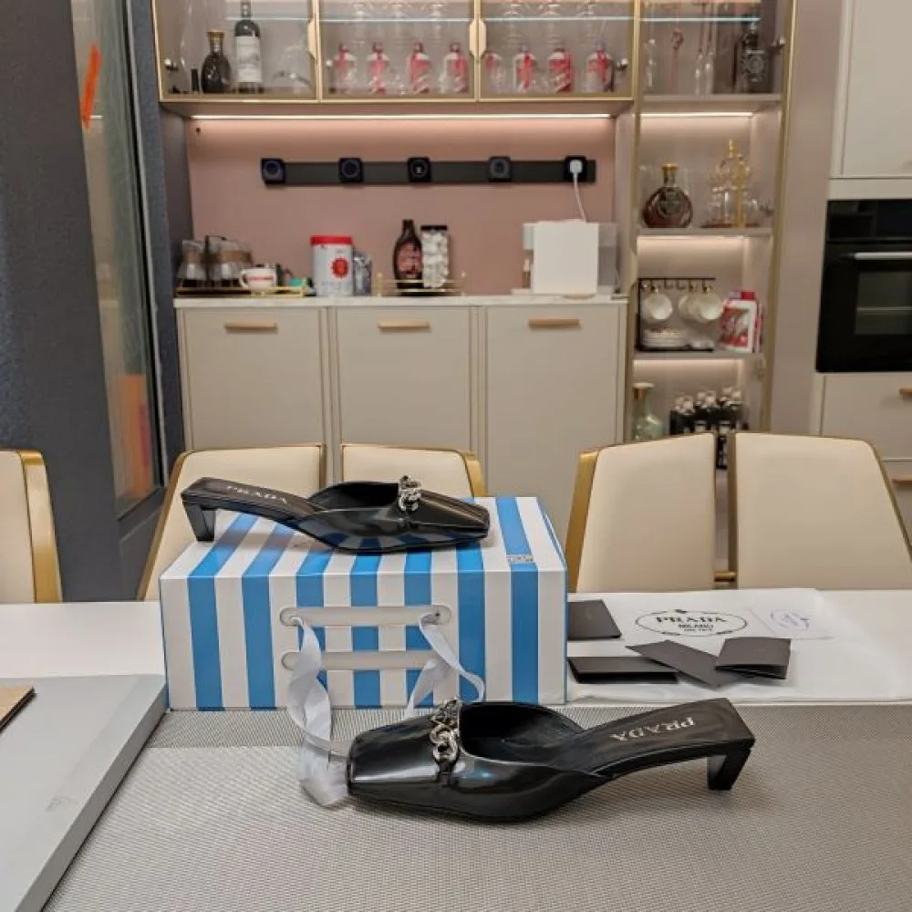 2026 新作限定めっちゃ綺麗色 PRADA プラダ レディースサンダル 商品画像 5