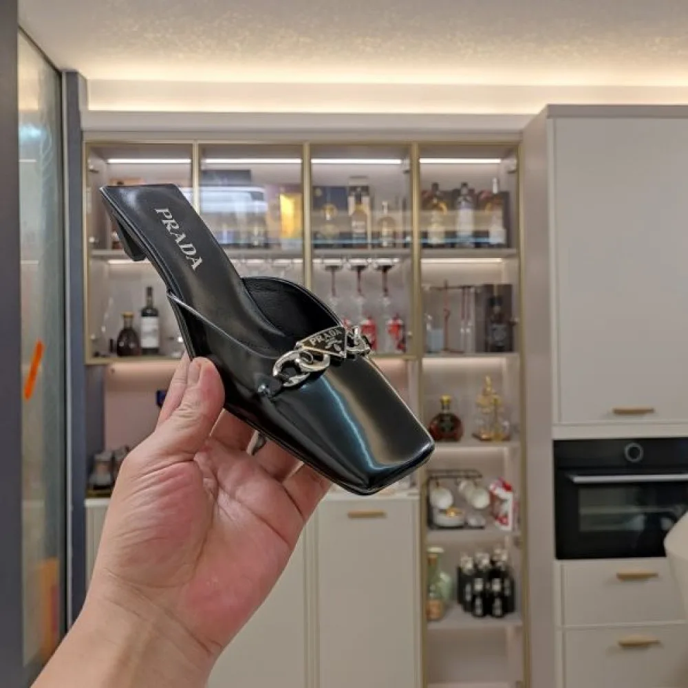 2026 新作限定めっちゃ綺麗色 PRADA プラダ レディースサンダル 商品画像 9
