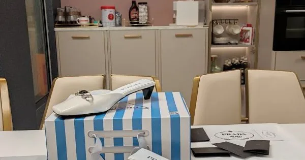 2026 新作限定めっちゃ綺麗色 PRADA プラダ レディースサンダル 商品画像 11
