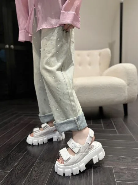 2026 カジュアルさが強すぎる PRADA プラダ レディースサンダル 商品画像 9
