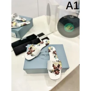2026 最新の注目ファッション PRADA プラダ レディースサンダル 商品画像 1