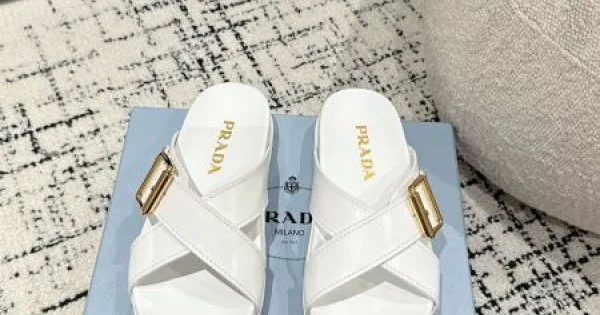 2026 春夏は継続系のトレンド PRADA プラダ レディースサンダル 商品画像 11