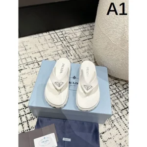 2026 上品に夏っぽさを感じる PRADA プラダ レディースサンダル 商品画像 1