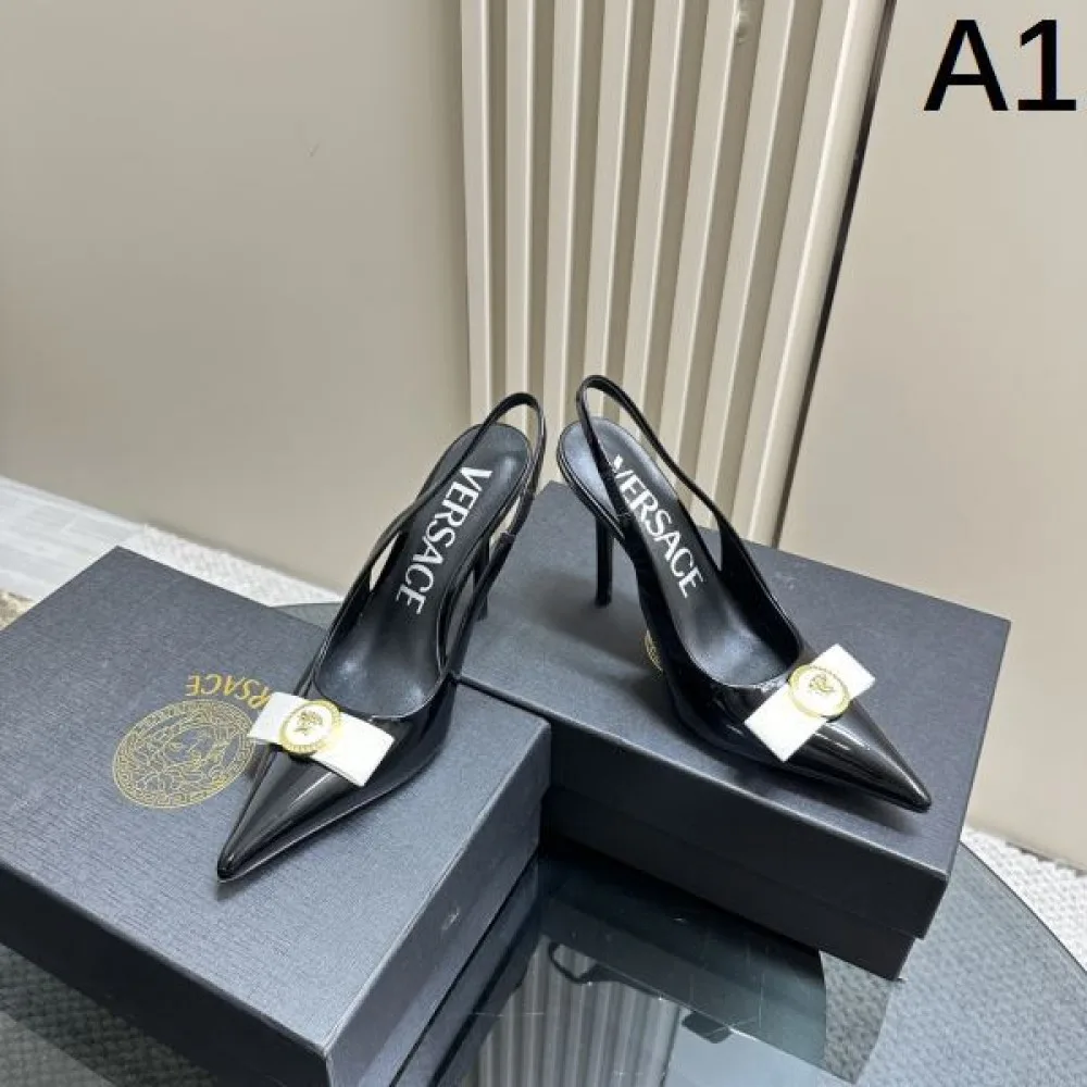 2026 セレブも愛用 VERSACE ヴェルサーチェ レディースサンダル 商品画像 1