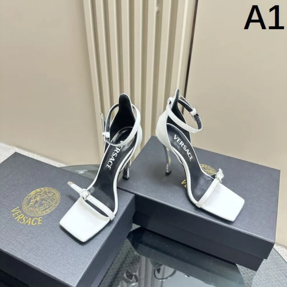 2026 夏のトレンド VERSACE ヴェルサーチェ レディースサンダル 商品画像 1
