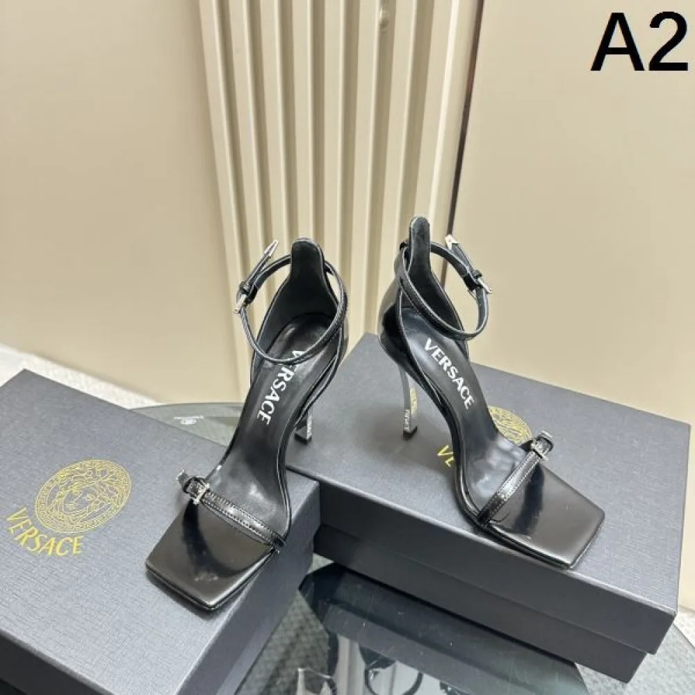 2026 夏のトレンド VERSACE ヴェルサーチェ レディースサンダル 商品画像 2