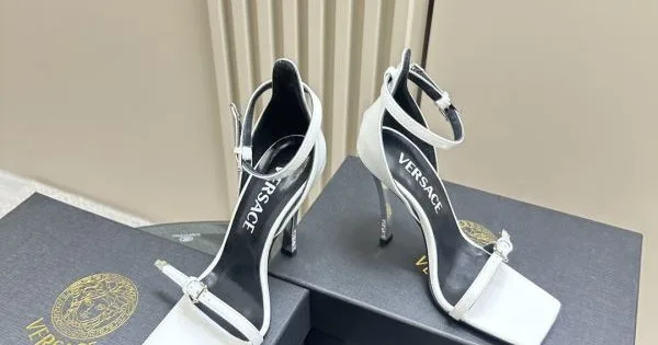 2026 夏のトレンド VERSACE ヴェルサーチェ レディースサンダル 商品画像 11
