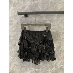 2026 スカート PRADA プラダ モード感の高い春夏のスタイル 商品画像 1