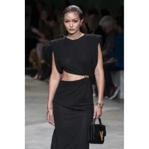 2026 ワンピース VERSACE ヴェルサーチェ カジュアルの定番 商品画像 1