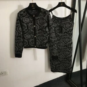 VERSACE ヴェルサーチェ 2点セットアップ 2024FW 超おしゃれ大人気 商品画像 1