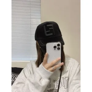 2026 帽子 FENDI フェンデイ すっきりしたシルエット 商品画像 1