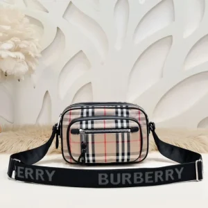 2024FW ショルダーバッグ BURBERRY バーバリー 絶妙な着こなしに 商品画像 1