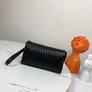 2026 期間限定激安 BOTTEGA VENETA ボッテガヴェネタ クラッチバッグ 商品画像 1