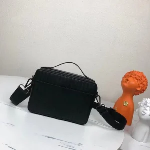 2026 抜群な新鮮度 BOTTEGA VENETA ボッテガヴェネタ ショルダーバッグ 商品画像 1