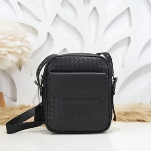 2024FW ショルダーバッグ BOTTEGA VENETA ボッテガヴェネタ 発売極限状態! 商品画像 1