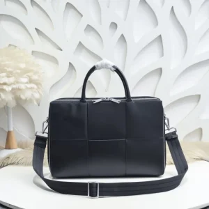 2024FW ブリーフケース BOTTEGA VENETA ボッテガヴェネタ ギフトOK 商品画像 1