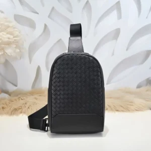 2024FW チェストバッグ BOTTEGA VENETA ボッテガヴェネタ 人気話題 商品画像 1