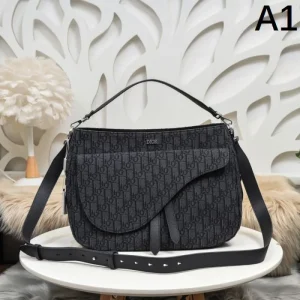 2026 奇跡のセール特価! DIOR ディオール ショルダーバッグ 商品画像 1
