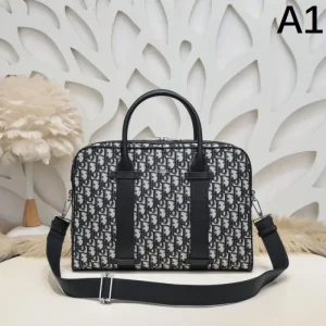 2026 注目されている新品 DIOR ディオール ブリーフケース 商品画像 1