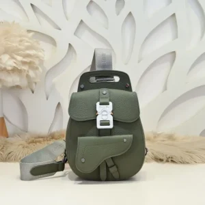 2024FW チェストバッグ DIOR ディオール 季節の変わり目に活躍する 商品画像 1