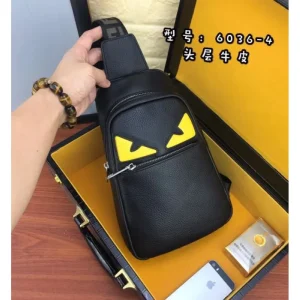 2026 ファッションの最先端! FENDI フェンデイ チェストバッグ 商品画像 1