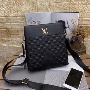 2026 抜群な通気性 LOUIS VUITTON ルイヴィトン ショルダーバッグ 商品画像 1