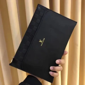 2024FW クラッチバッグ LOUIS VUITTON ルイヴィトン 海外限定新作 商品画像 1