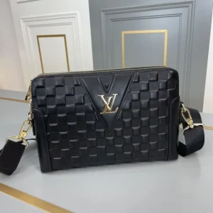 2024FW ショルダーバッグ LOUIS VUITTON ルイヴィトン オンライン限定 商品画像 1